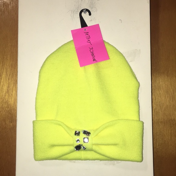 Betsey Johnson Accessories - 💛 NWT Betsey Johnson Neon Yellow Acrylic Hat